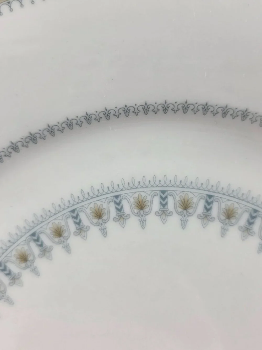 ONE Noritake Maya Dinner Plate White with Blue & Green Geometric Design 6213